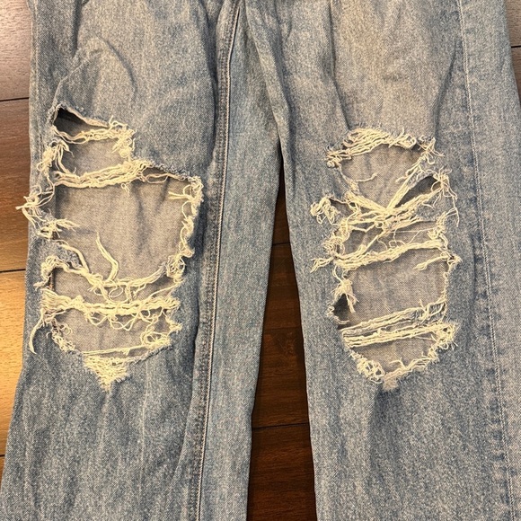American Eagle Outfitters Ripped Boyfriend Jeans in Light Blue - Picture 5 of 7